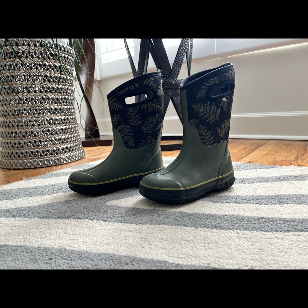 Bogs snow/rain boots. Boys size 2.